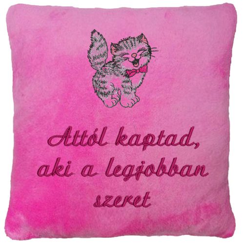 "Attól kaptad, aki a legjobban szeret" felirattal + cicával hímzett párna, rózsaszín