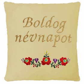„Boldog névnapot” felirattal + matyó mintával hímzett párna, krém – hímzett névnapi ajándék párna