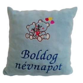   "Boldog névnapot" felirattal + ölelő macikkal hímzett párna, világos kék