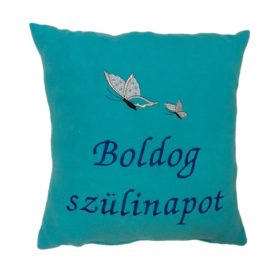   "Boldog szülinapot" felirattal + pillangókkal hímzett párna, világos türkizkék