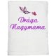 "Drága Nagymama" felirattal + pillangókkal hímzett törölköző, fehér – hímzett ajándék törölköző