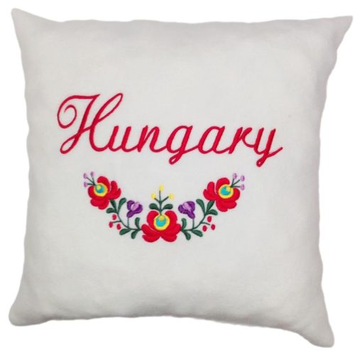 "Hungary" felirattal + matyó mintával hímzett párna, fehér