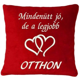 "Mindenütt jó, de a legjobb otthon" felirattal hímzett díszpárna + szív, piros – hímzett ajándék díszpárna