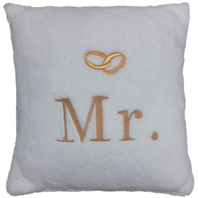   "Mr." felirattal + arany gyűrűvel hímzett párna, fehér