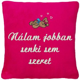   "Nálam jobban senki sem szeret" felirattal + hasaló kutyával hímzett párna, pink