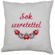 "Sok szeretettel" felirattal + matyó mintával hímzett párna, fehér