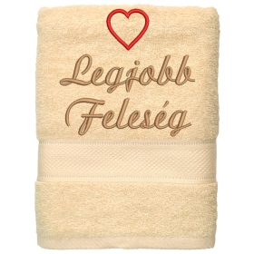 „Legjobb feleség” felirattal + szívvel hímzett törölköző, krém – romantikus hímzett ajándék törölköző feleségnek