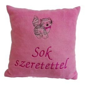 "Sok szeretettel" felirattal + cicával hímzett párna, rózsaszín - ajándékötlet