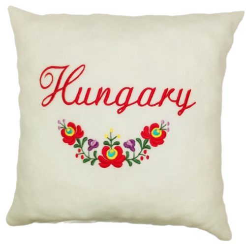 "Hungary" felirattal + matyó mintával hímzett párna, krém