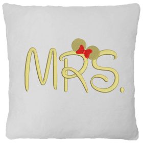   "Mrs." felirattal hímzett párna, fehér - arany betűvel