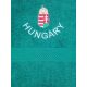Sötétzöld hímzett „Hungary” feliratú törölköző magyar címerrel, nemzeti ajándék