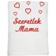 Fehér hímzett „Szeretlek Mama” feliratú törölköző szívekkel, ajándék anyukának és nagymamának