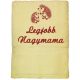 Krém hímzett „Legjobb nagymama” feliratú törölköző sünikkel, kedves ajándék nagymamának