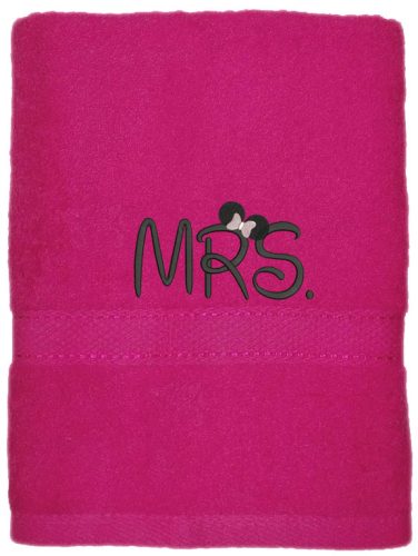 Pink hímzett „Mrs” feliratú törölköző fekete cérnával, esküvői ajándék feleségnek