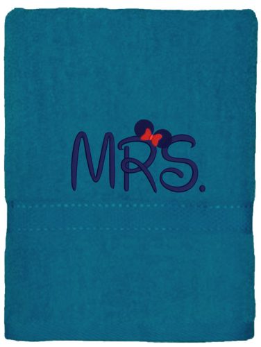 Hímzett „Mrs” feliratú törölköző türkizkék és sötétkék cérnával, esküvői ajándék