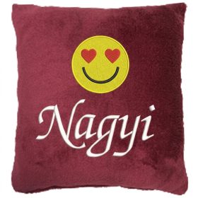 Névvel és mintával hímzett párna, burgundi, névre szóló hímzett párna, egyedi ajándék