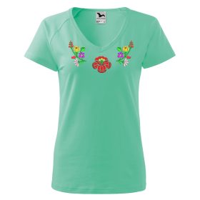   "V" nyakú hímzett magyaros póló, női mentazöld színes mintával XS