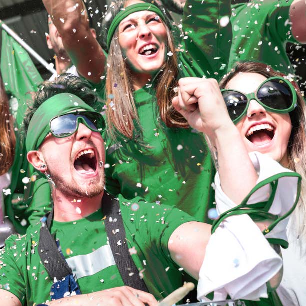 Hímzett szurkolói pólók: közösségi élmény és elegancia