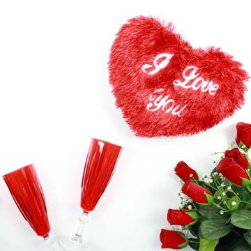 Szív alakú párna egyedi hímzéssel - a tökéletes ajándék valentin-napra